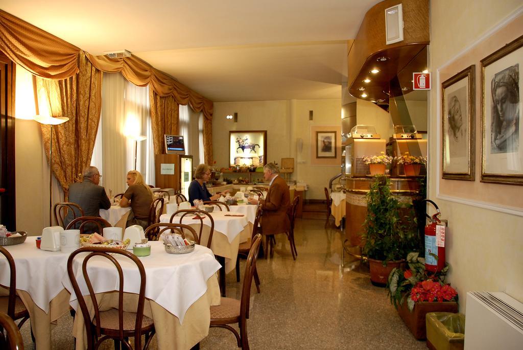 Hotel Donatello Падуа Екстериор снимка