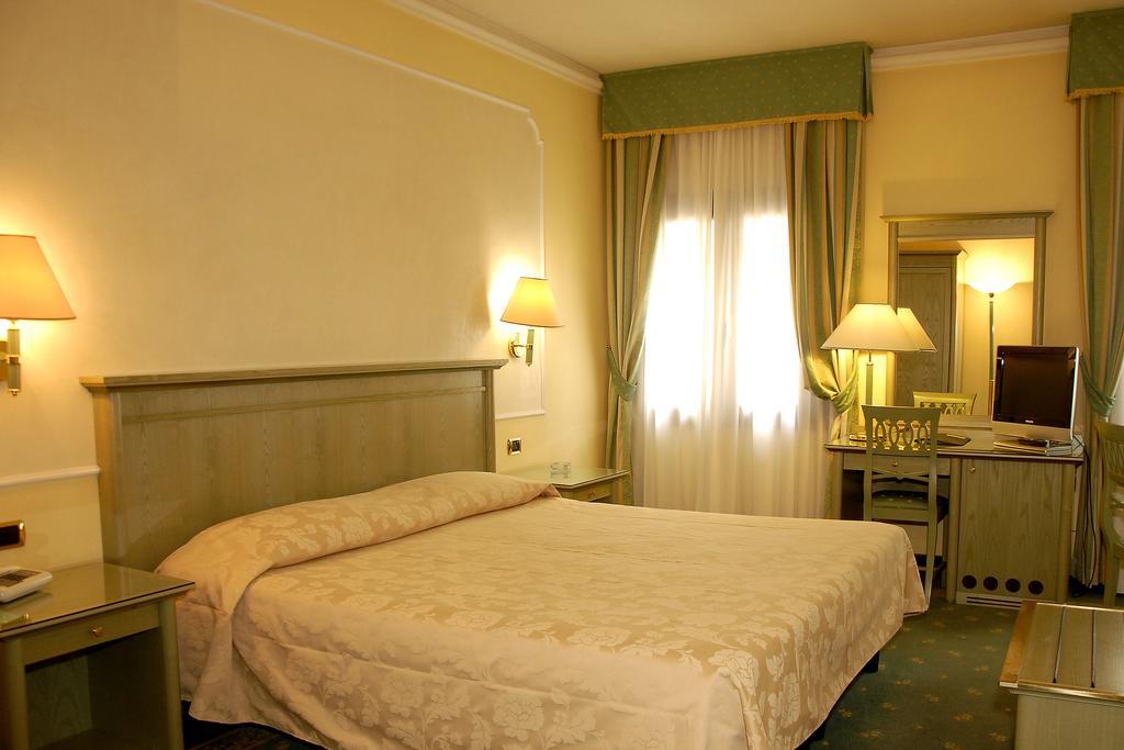 Hotel Donatello Падуа Екстериор снимка