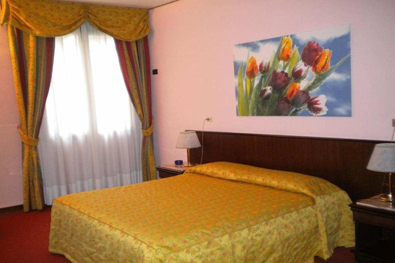 Hotel Donatello Падуа Екстериор снимка