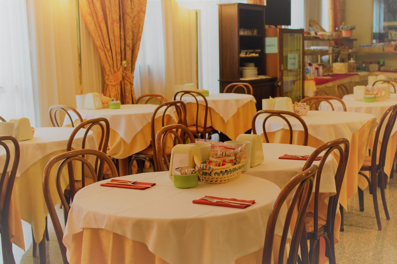Hotel Donatello Падуа Екстериор снимка