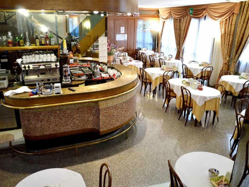 Hotel Donatello Падуа Екстериор снимка